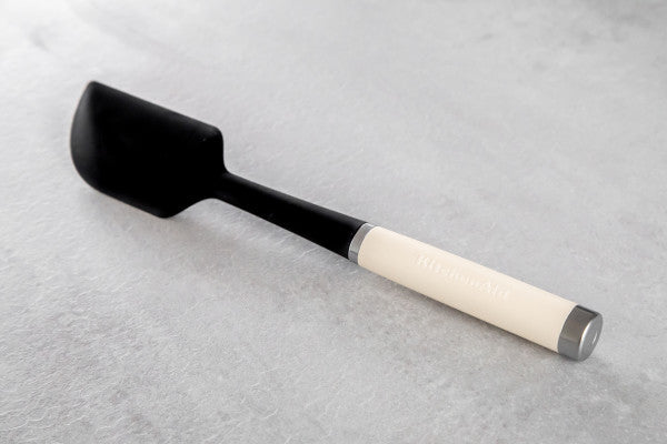 Phới vét Silicone KitchenAid Core Line (Màu Kem Hạnh Nhân)