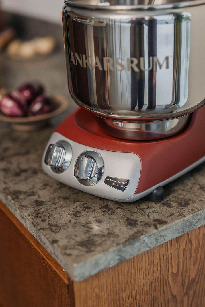 Máy trộn bột đa năng Ankarsrum Original – Màu Rustic Maroon
