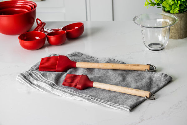 Cọ Quét (Basting Brush) KitchenAid (Đầu Silicone, Tay cầm Gỗ Bạch Dương, Màu Đỏ Empire)