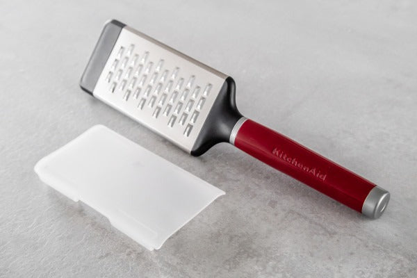 Dụng cụ bào sợi vừa (Lưỡi Etched) KitchenAid Core Line (Màu đỏ Empire )