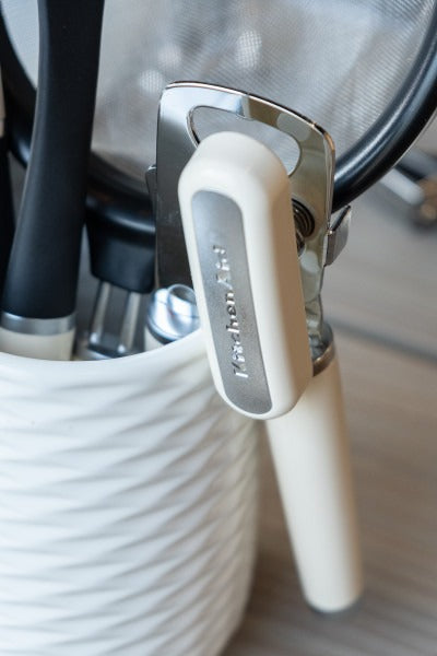 Dụng cụ khui hộp 2-trong-1 KitchenAid Core Line (Màu Kem Hạnh Nhân)
