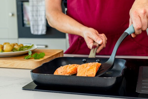Sạn lật có rãnh KitchenAid Core Line (Màu Xanh Bạc Hà)