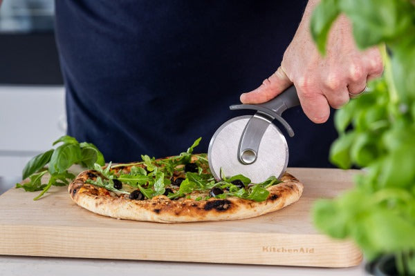 Dao cắt Pizza KitchenAid Core Line (Màu Xám Than)