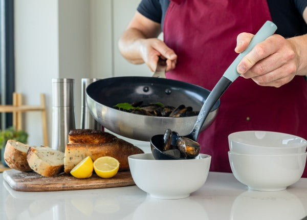 Vá múc canh/súp KitchenAid Core Line (Màu Xanh Bạc Hà)