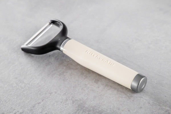 Dụng cụ gọt vỏ chữ Y KitchenAid Core Line (Màu Kem Hạnh Nhân)