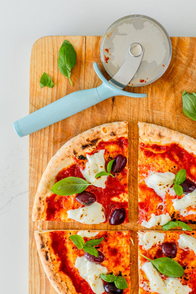Dao cắt Pizza KitchenAid Core Line (Màu Xanh Bạc Hà)