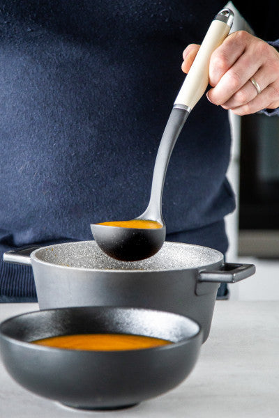Vá múc canh KitchenAid Core Line (Màu Kem Hạnh Nhân)