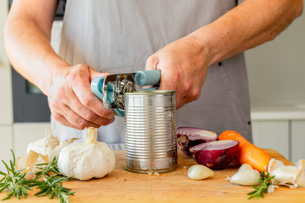 Dụng cụ khui hộp 2-trong-1 KitchenAid Core Line (Màu Xanh Bạc Hà)