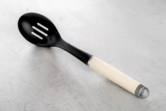 Muỗng vớt có rãnh KitchenAid Core Line (Màu Kem Hạnh Nhân)