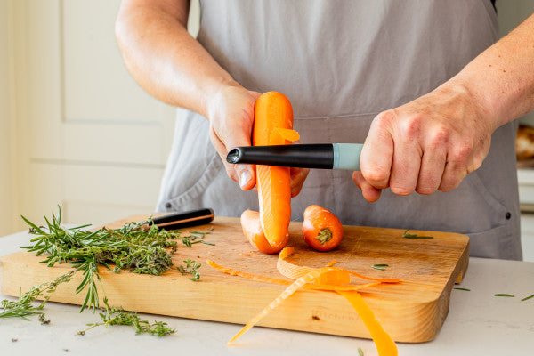 Dụng cụ gọt vỏ chữ Y KitchenAid Core Line (Màu Xanh Bạc Hà)