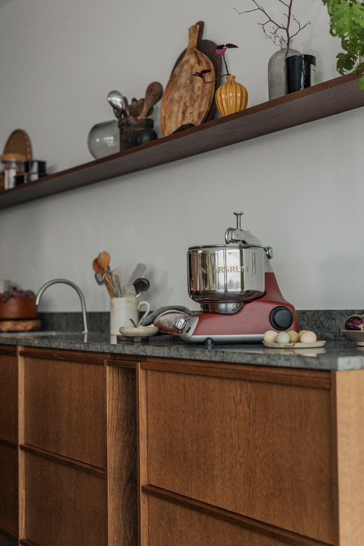 Máy trộn bột đa năng Ankarsrum Original – Màu Rustic Maroon