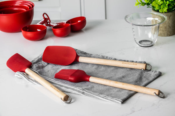 Cọ Quét (Basting Brush) KitchenAid (Đầu Silicone, Tay cầm Gỗ Bạch Dương, Màu Đỏ Empire)
