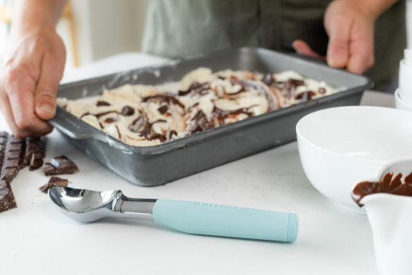 Muỗng múc kem KitchenAid Core Line (Màu Xanh Bạc Hà)