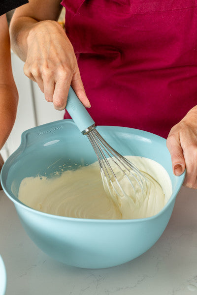 Dụng cụ đánh trứng (Phới lồng) KitchenAid Core Line (Màu Xanh Bạc Hà)