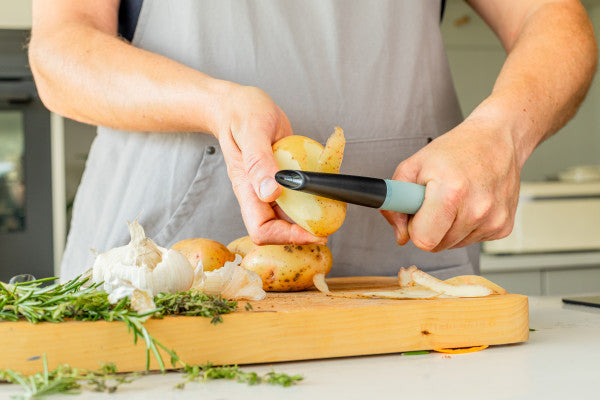 Dụng cụ gọt vỏ chữ Y KitchenAid Core Line (Màu Xanh Bạc Hà)